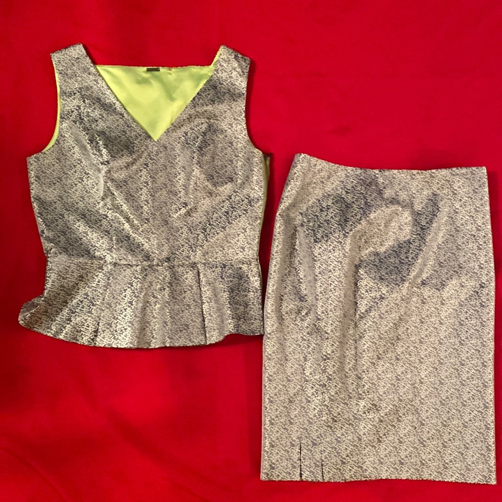 Tahari two piece pencil skirt with peplum top size 6